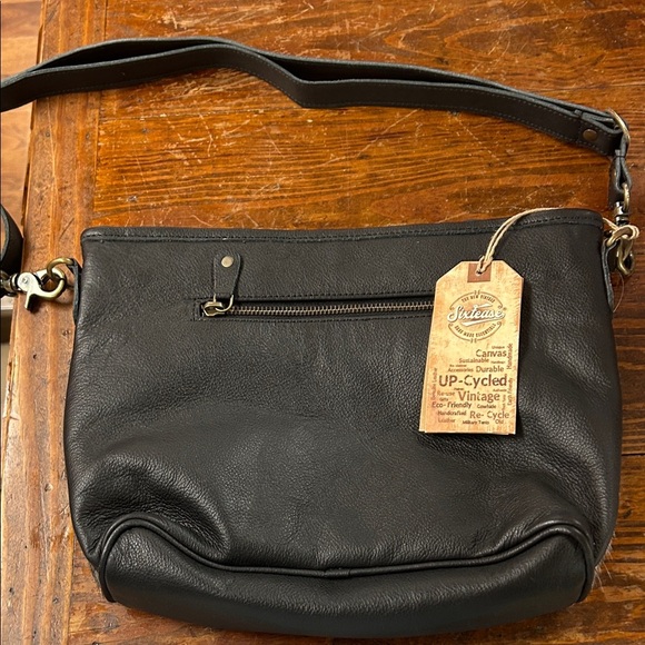 Stylish Black and White Cowhide Shoulder Bag - Sixtease - Picture 2 of 8